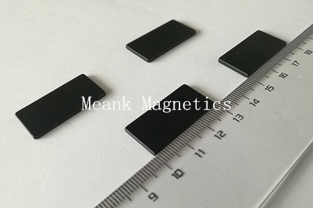 schwarz-epoxy-beschichtete-rechteckige-Neodym-Magnete-Blöcke